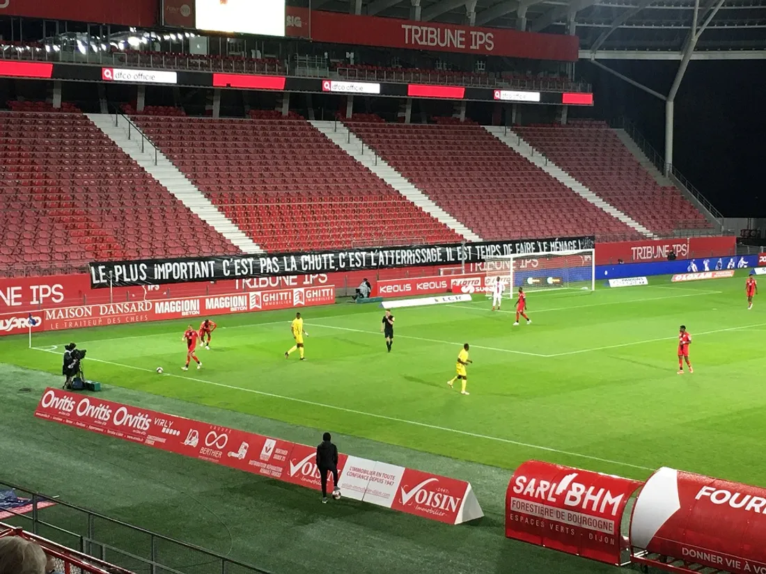 Les joueurs du DFCO se sont inclinés 4-0 ce dimanche soir face à Nantes 